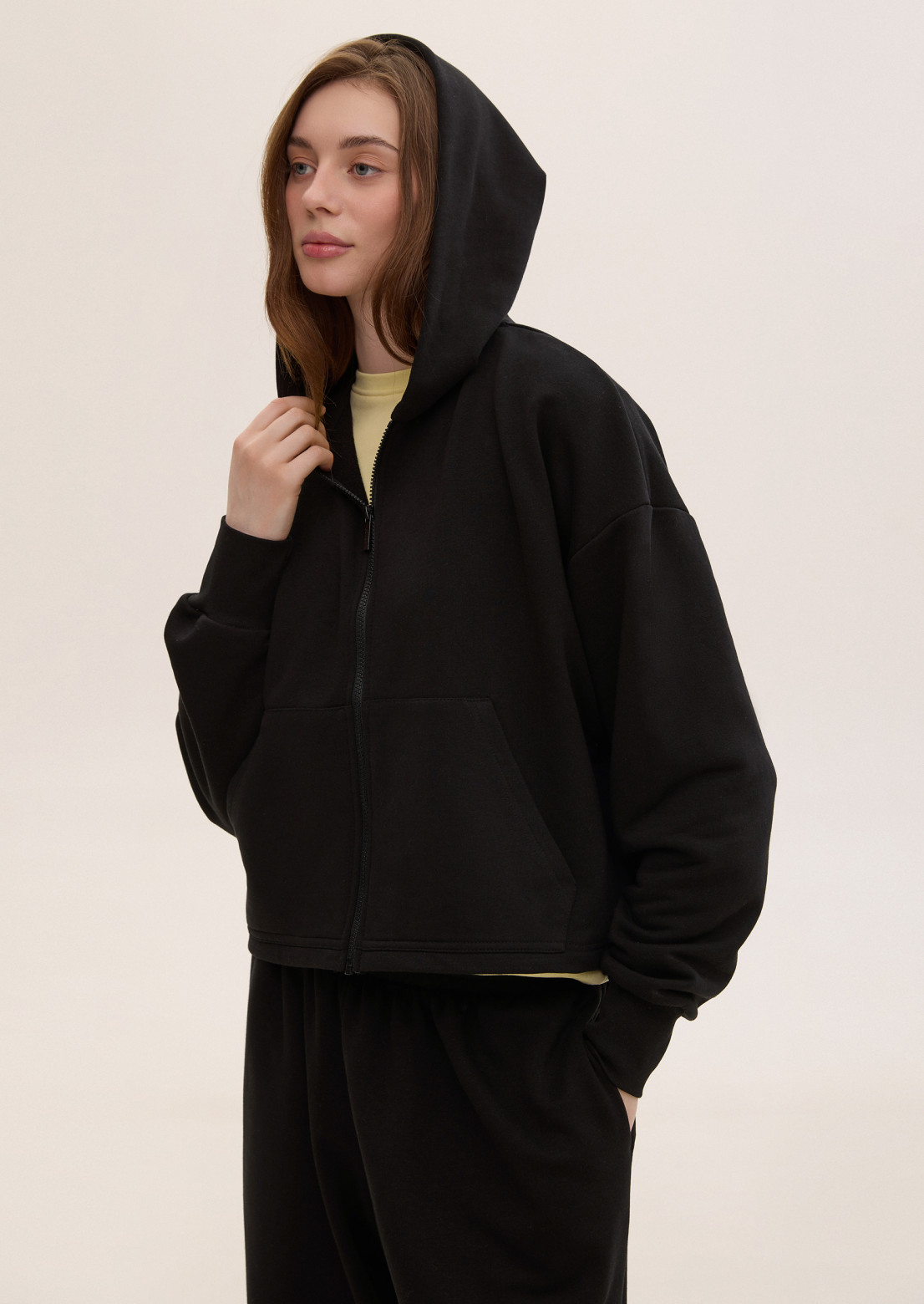Black shortened three-thread hoodie with a zipper